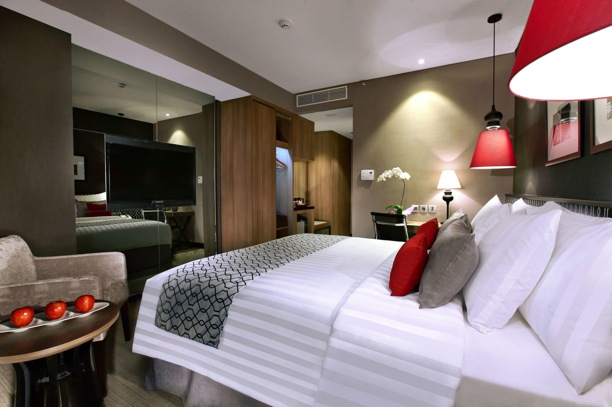 Aston Priority Simatupang Hotel And Conference Center Jakarta Exterior foto