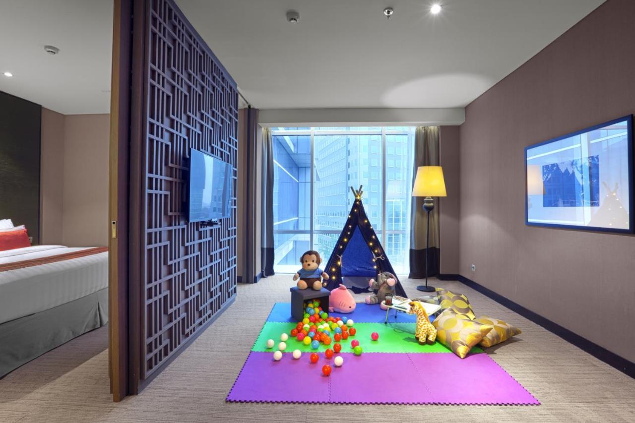 Aston Priority Simatupang Hotel And Conference Center Jakarta Exterior foto