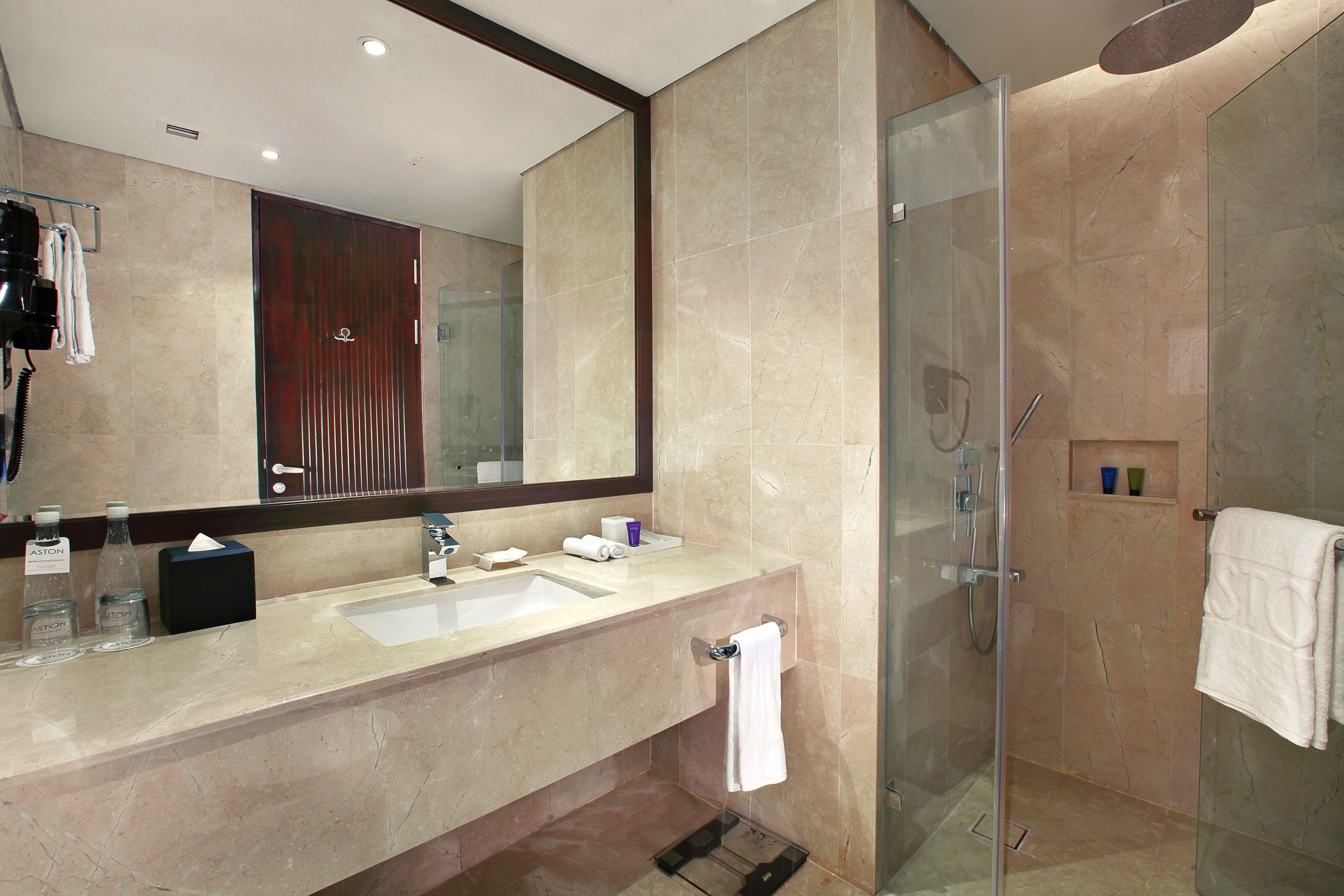 Aston Priority Simatupang Hotel And Conference Center Jakarta Exterior foto