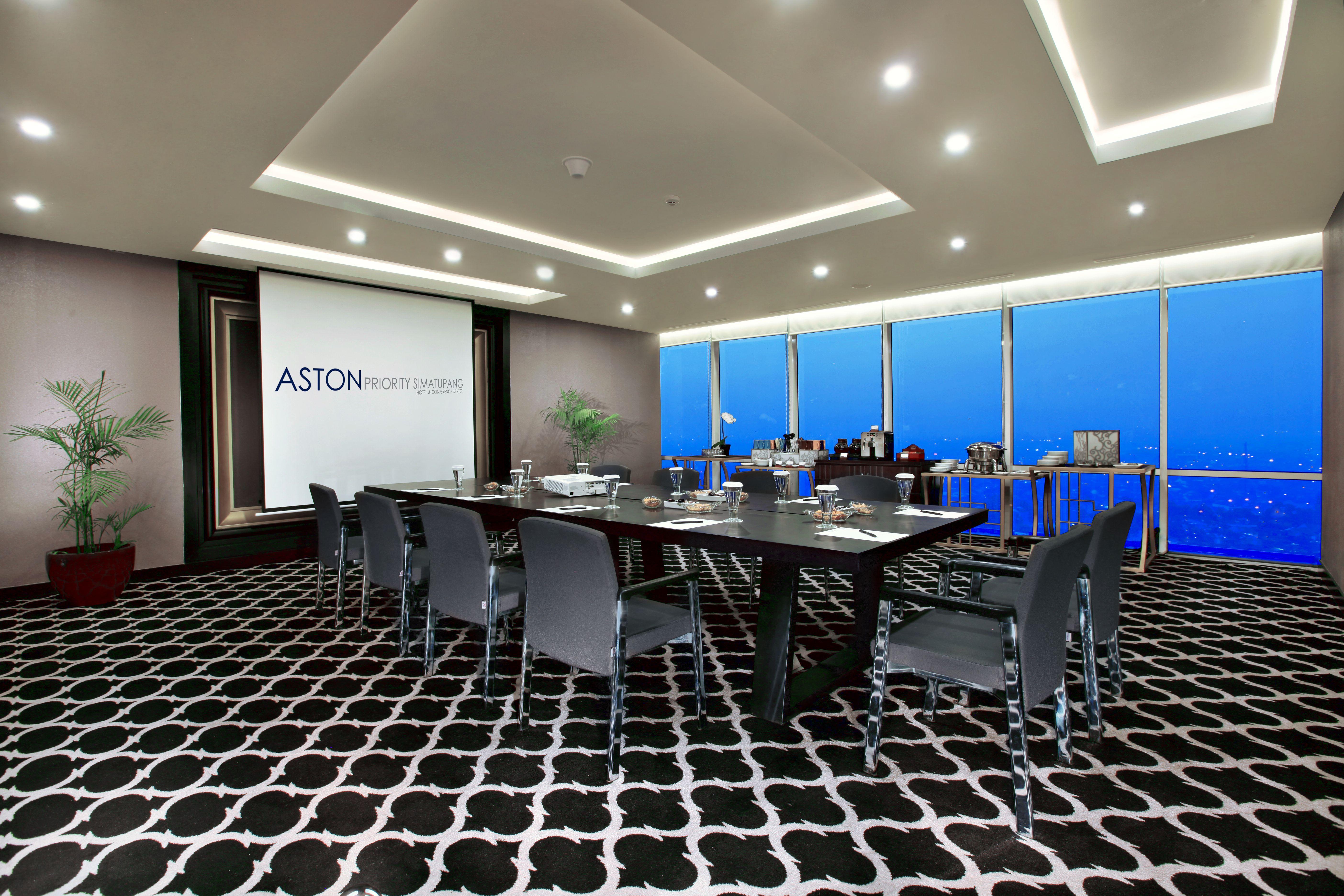 Aston Priority Simatupang Hotel And Conference Center Jakarta Exterior foto