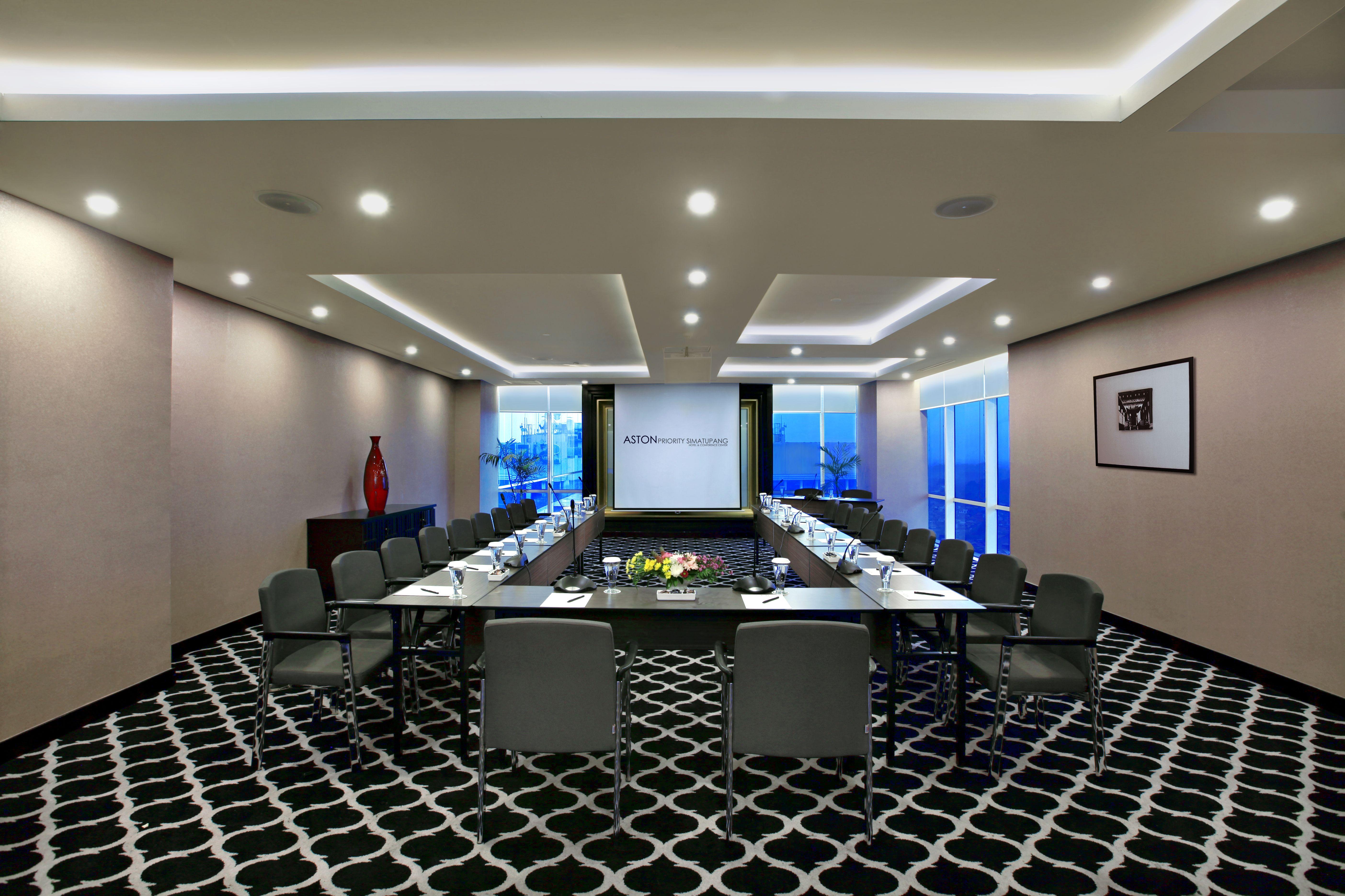 Aston Priority Simatupang Hotel And Conference Center Jakarta Exterior foto
