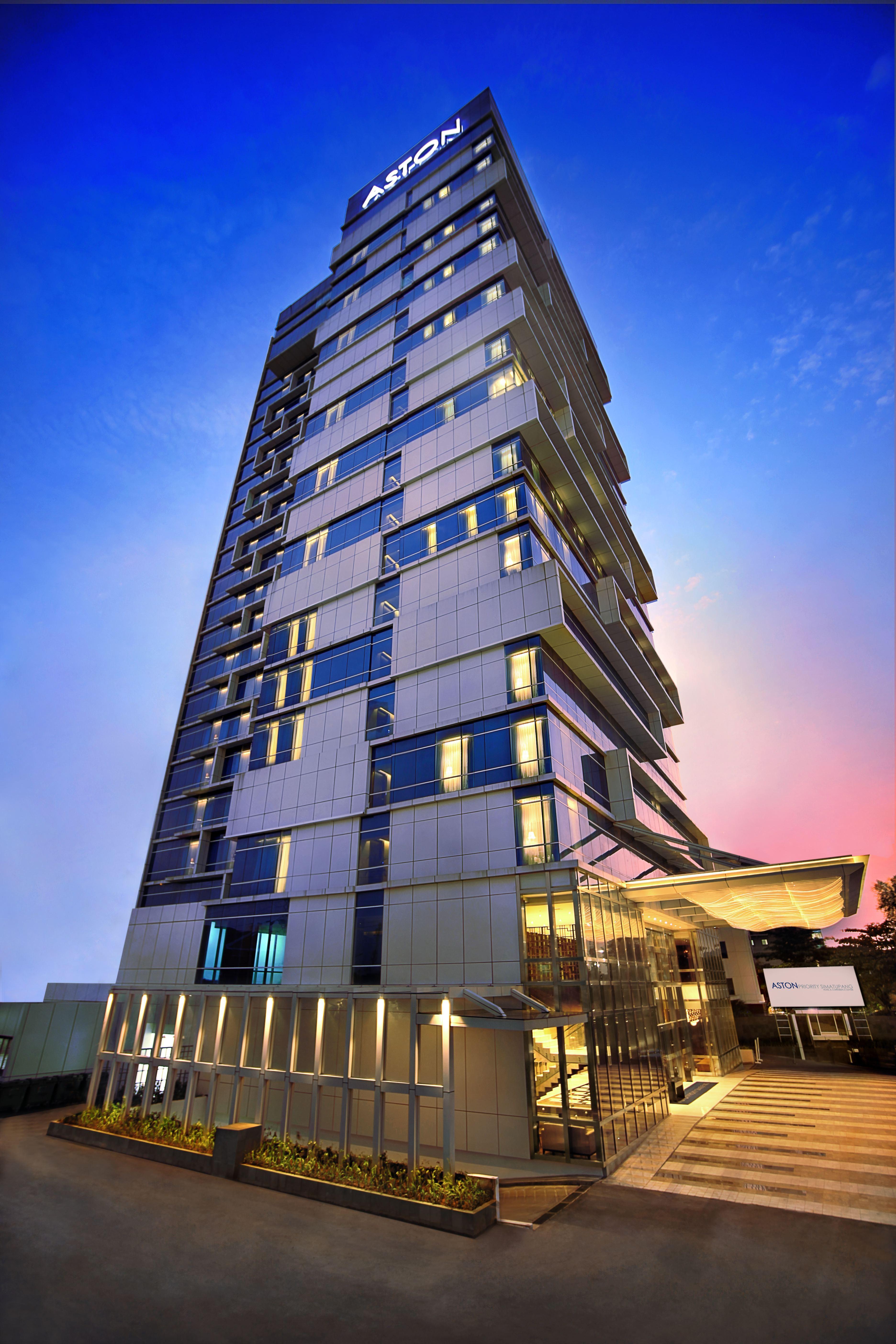 Aston Priority Simatupang Hotel And Conference Center Jakarta Exterior foto