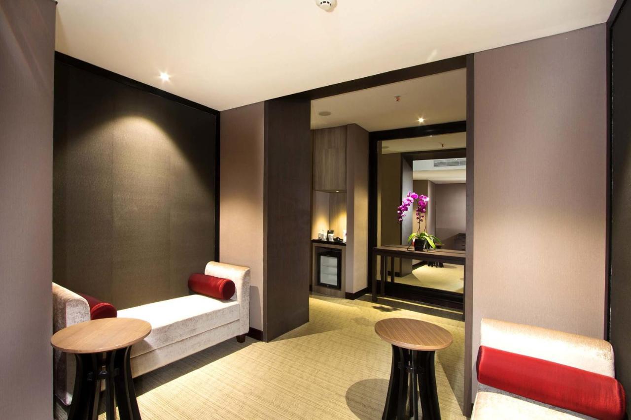 Aston Priority Simatupang Hotel And Conference Center Jakarta Exterior foto