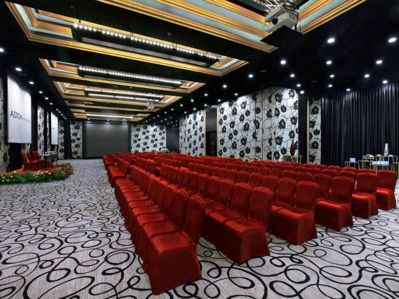 Aston Priority Simatupang Hotel And Conference Center Jakarta Exterior foto