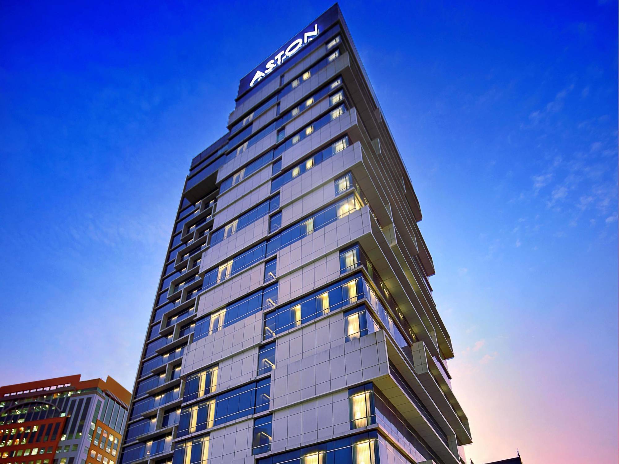 Aston Priority Simatupang Hotel And Conference Center Jakarta Exterior foto
