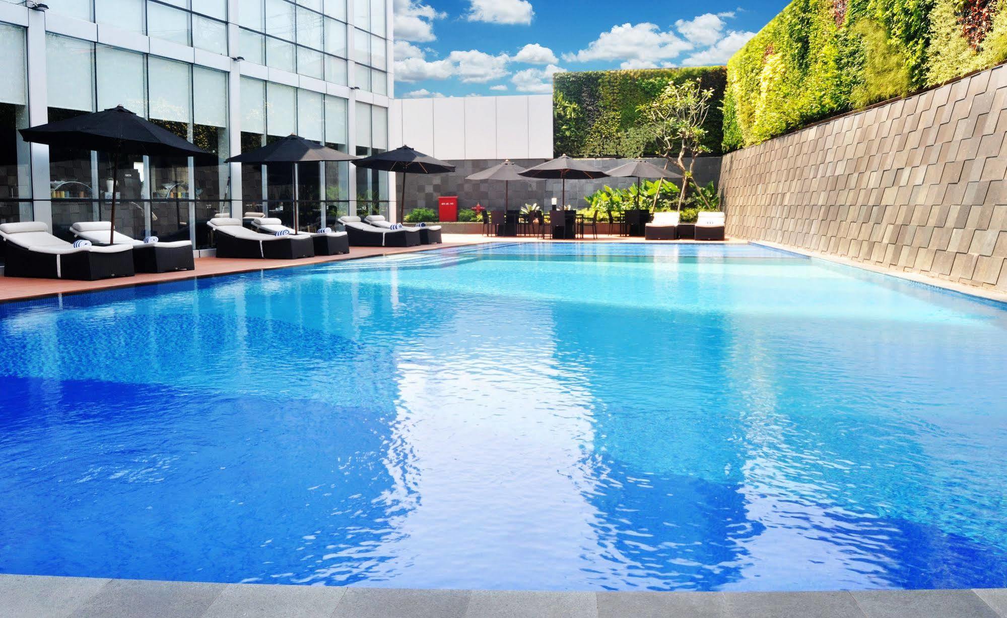Aston Priority Simatupang Hotel And Conference Center Jakarta Exterior foto