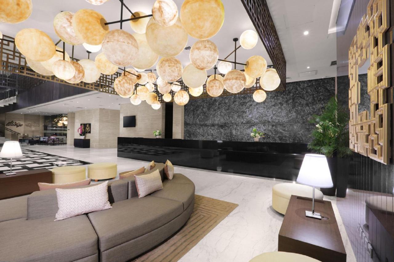 Aston Priority Simatupang Hotel And Conference Center Jakarta Exterior foto